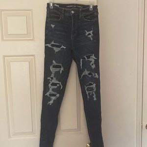 Like brand new only worn once American eagle distressed jeans!